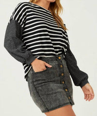 Hayden La - Contrast Stripe Sleeve Textured Knit Top