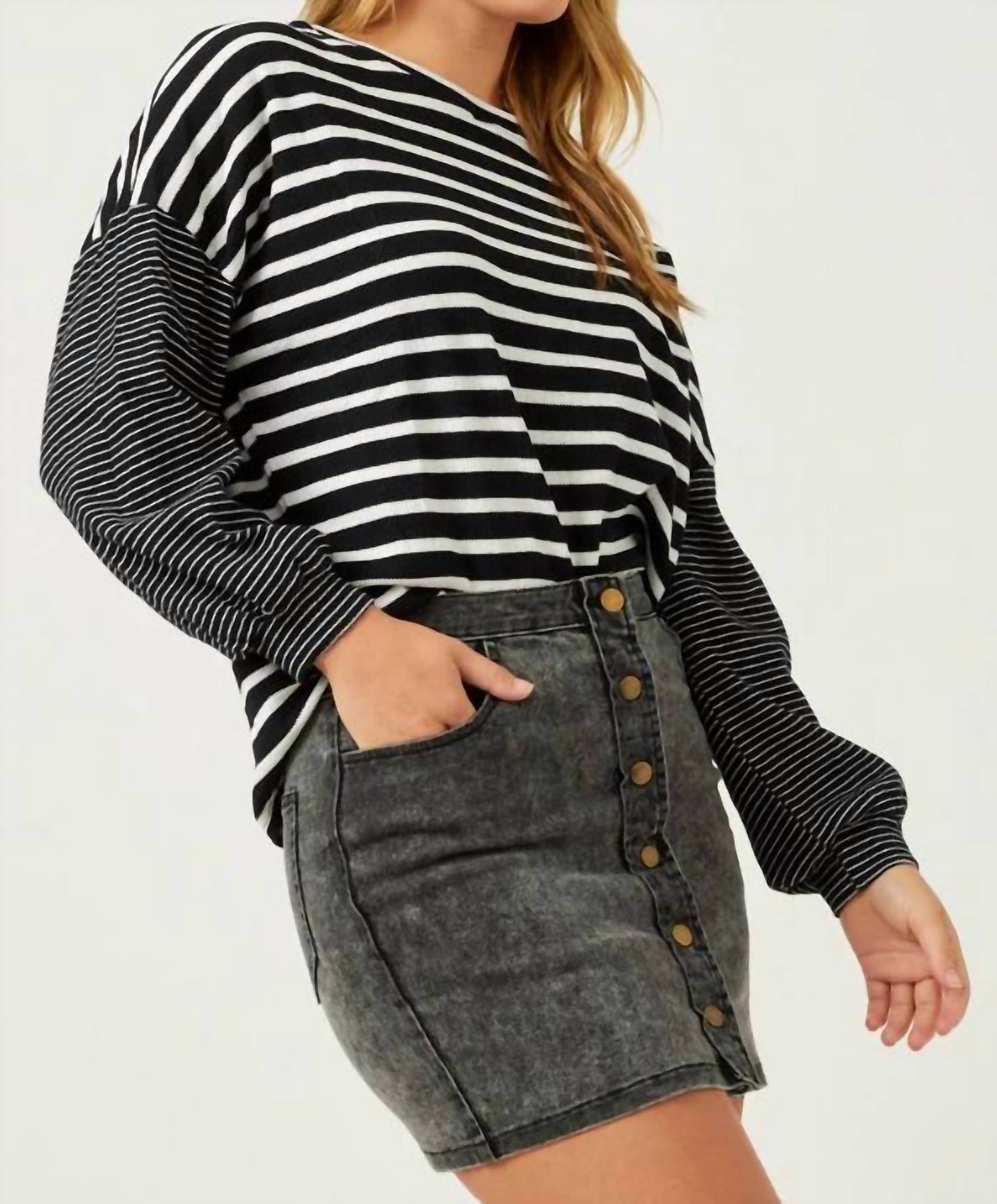 Hayden La - Contrast Stripe Sleeve Textured Knit Top