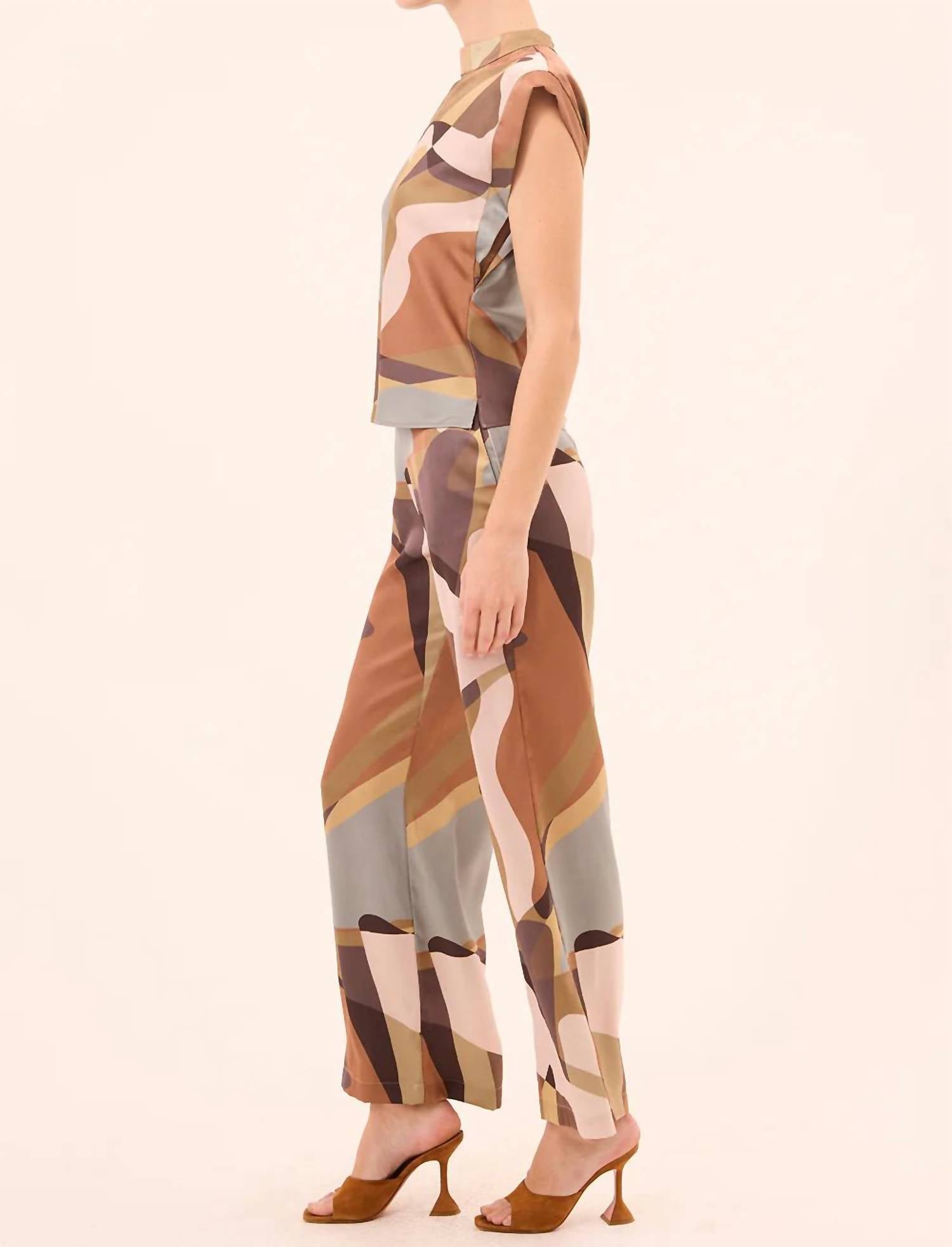Misa Los Angeles - Izzie Pant