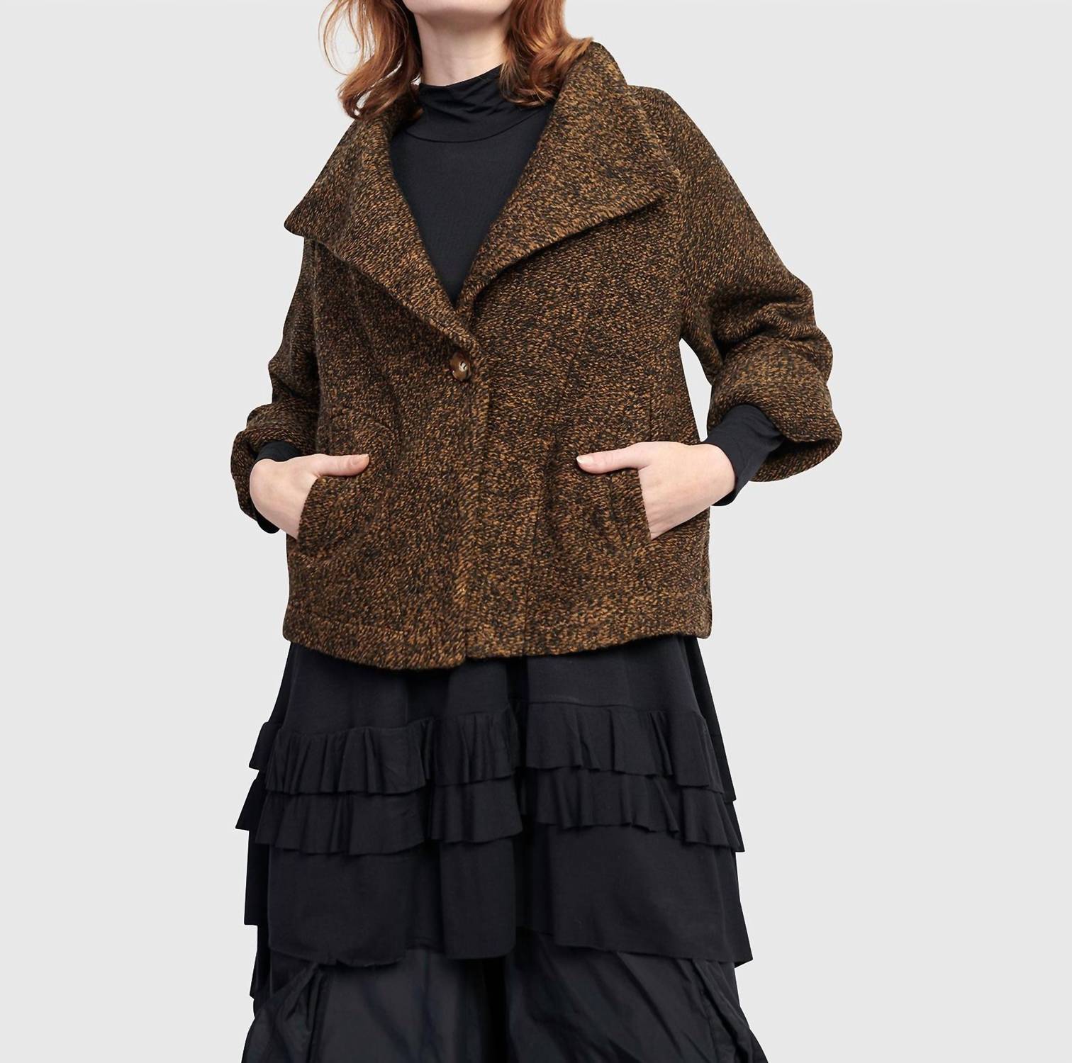 ALEMBIKA Urban Strata Jacket in honey - women's jacket - detail view