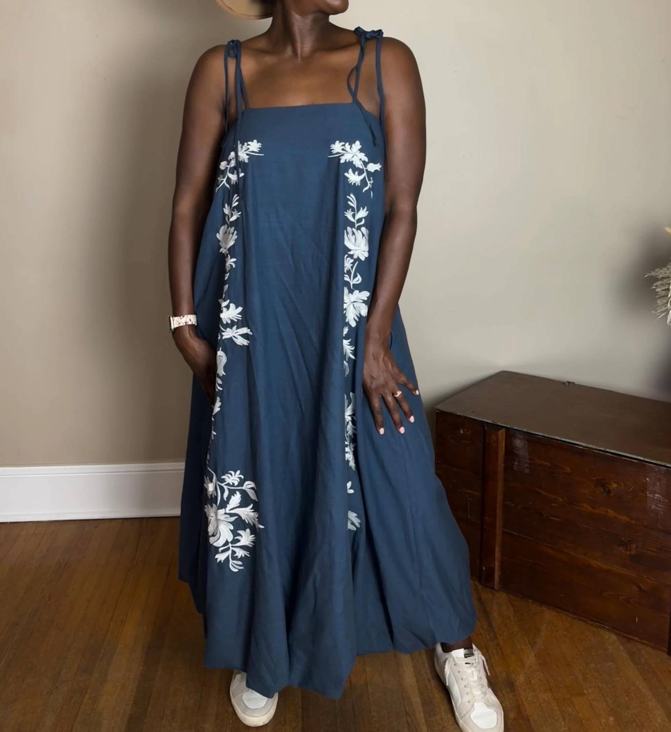 Polagram - Bonnie Embroidered Tie Strap Bubble Midi Dress