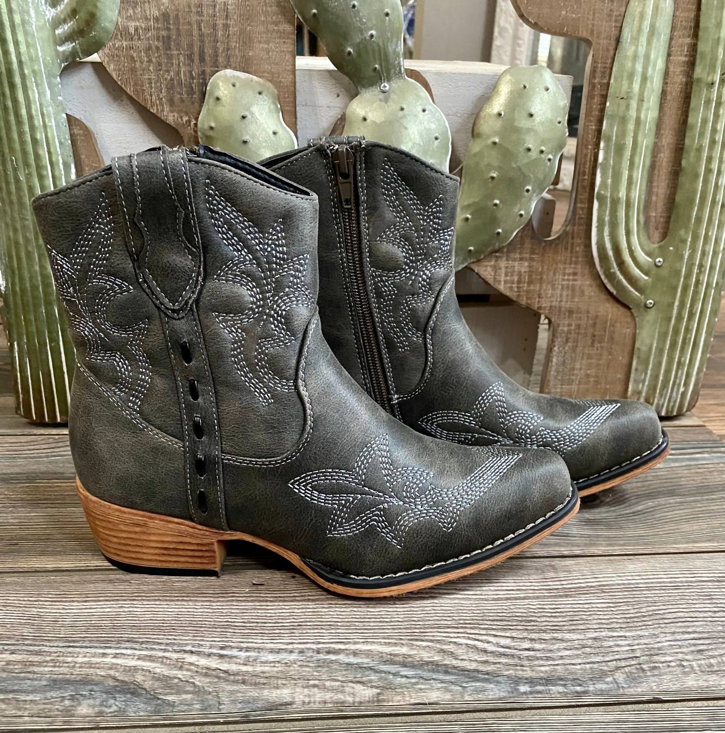 Pierre Dumas Women's The West Ankle Bootie in black - women's shoe - detail view