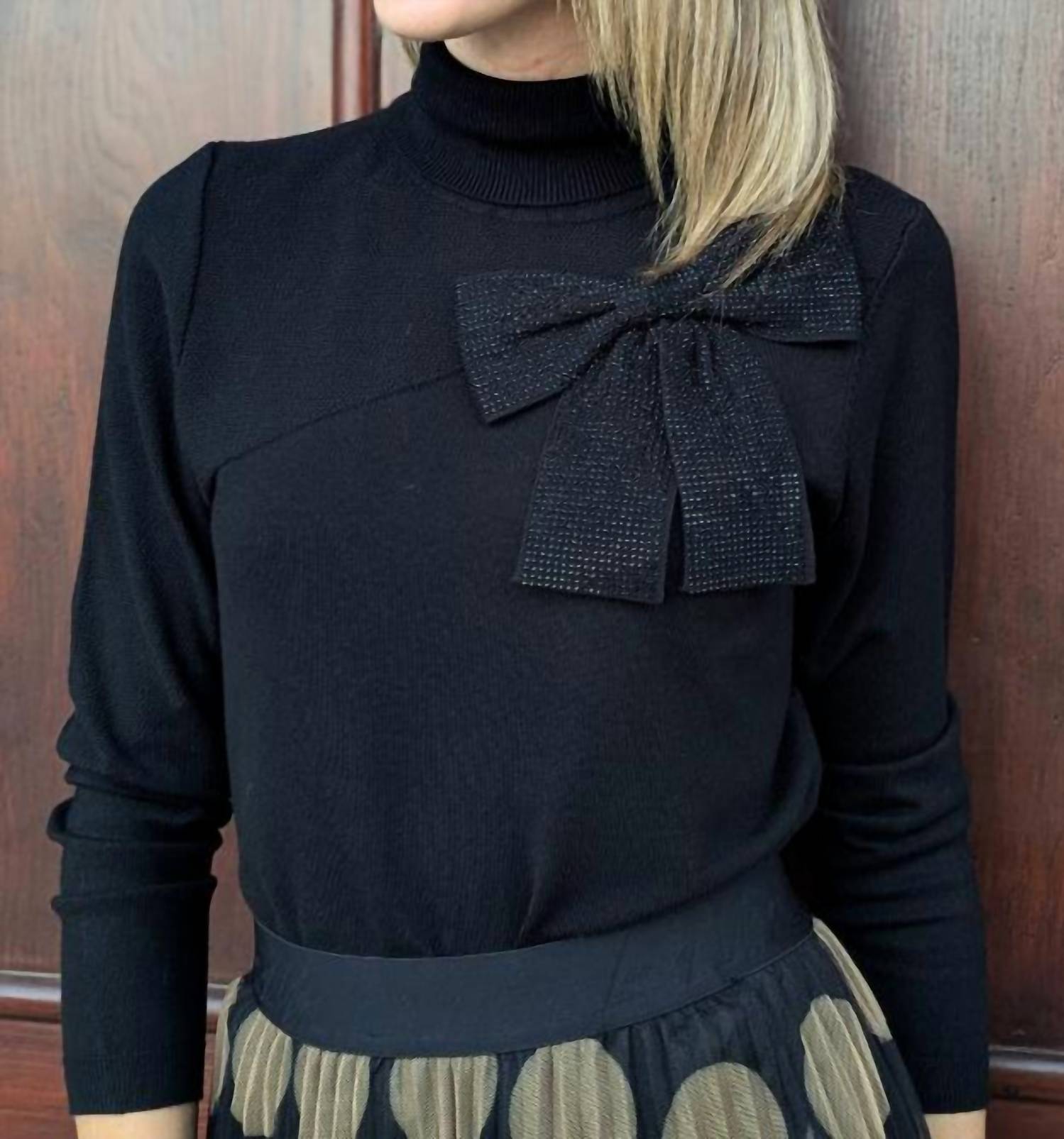 Leo Ugo - Large Sequined Bow Turtleneck Top