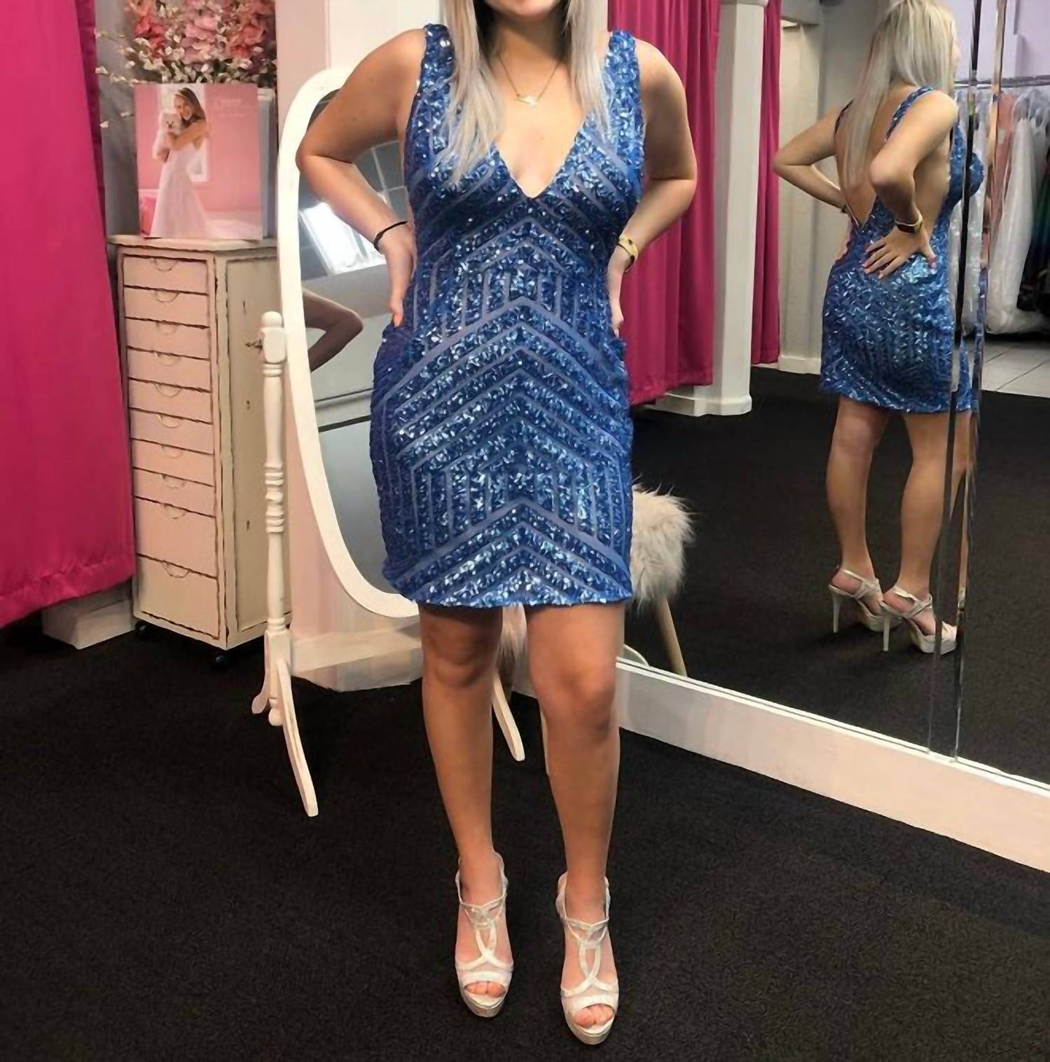 Jovani - Form Fitting Embellished Plunging Neck Short Prom Dress