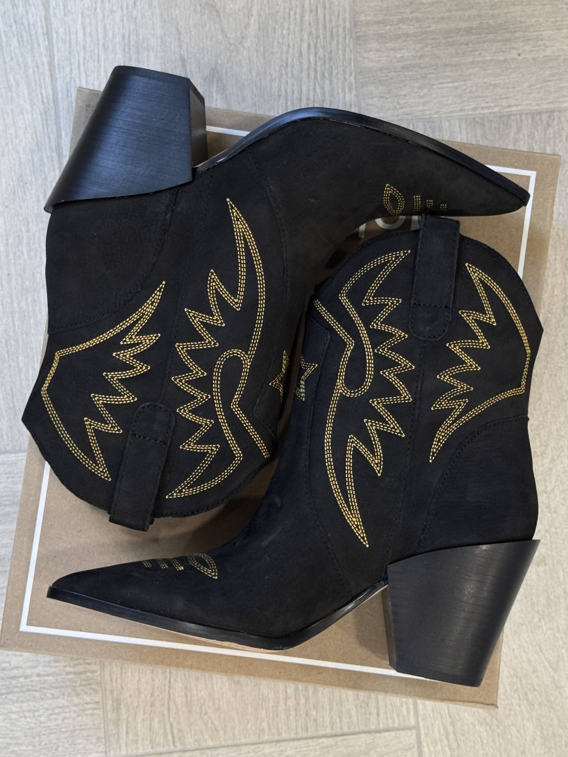 Dolce Vita - Women's Ginni Pointed Toe Booties