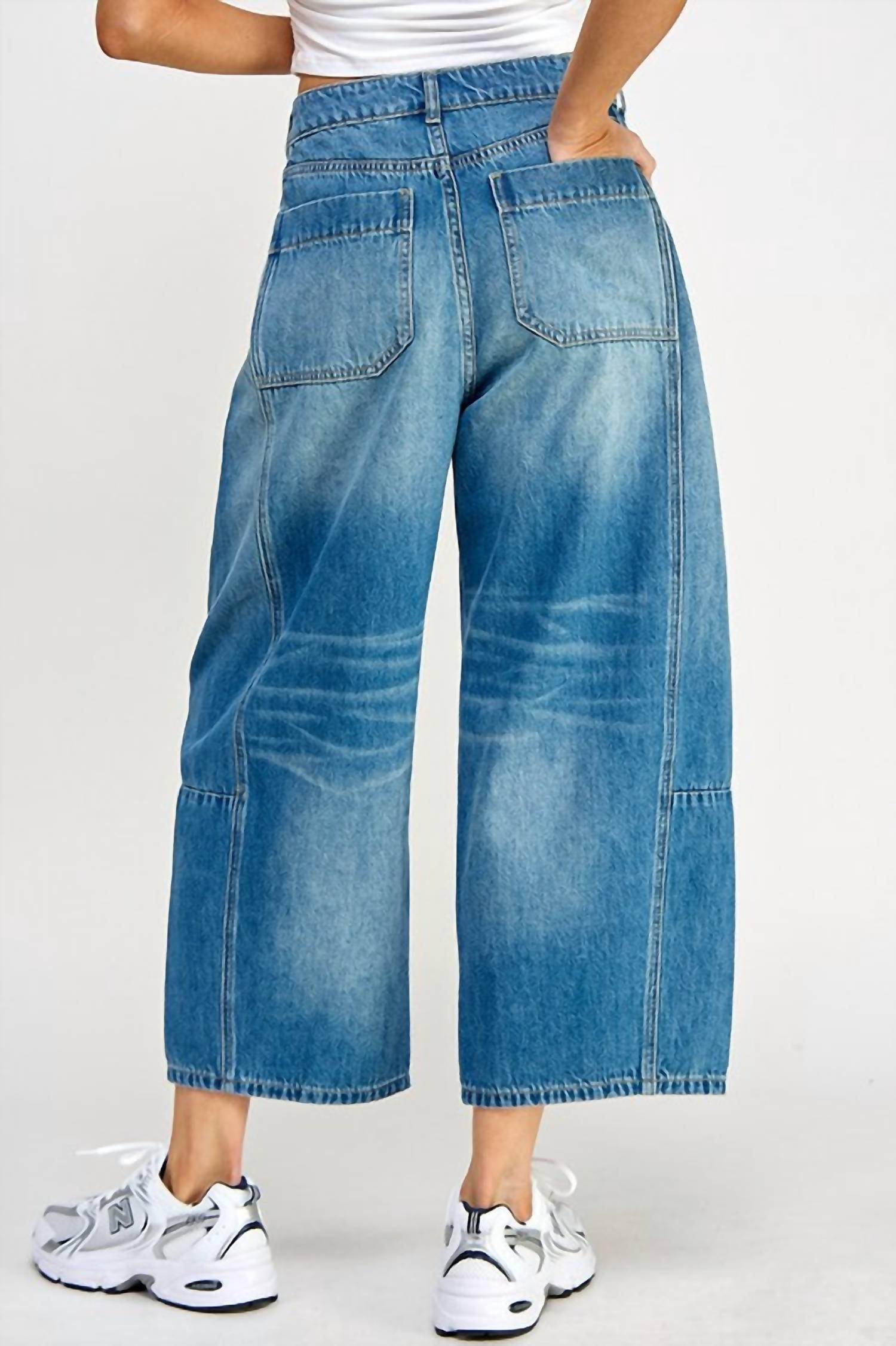 Miss Love Natalie Barrel Jeans in blue - women's jeans - detail view