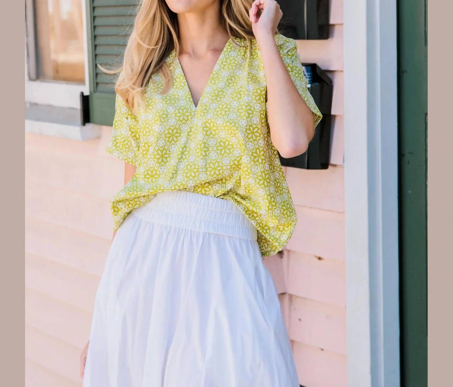 Livro - Merritt Split Neckline Top