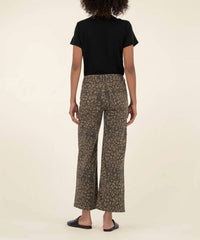 KUT FROM THE KLOTH Ashton High Rise Barrel Leg Jeans in wood - women's jeans - detail view