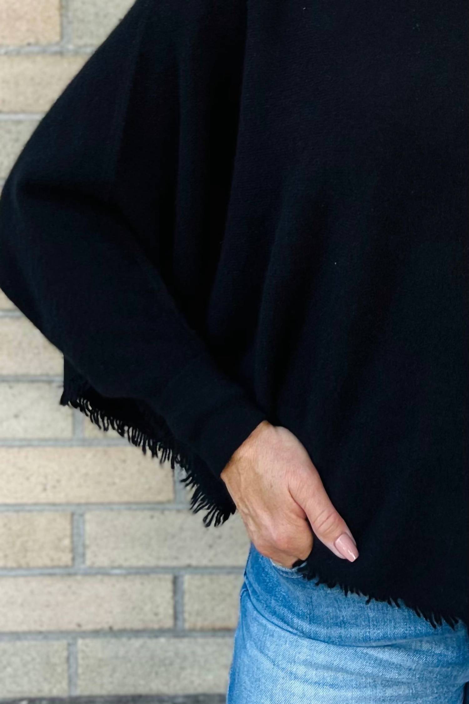 Pure Amici - Fringed Poncho