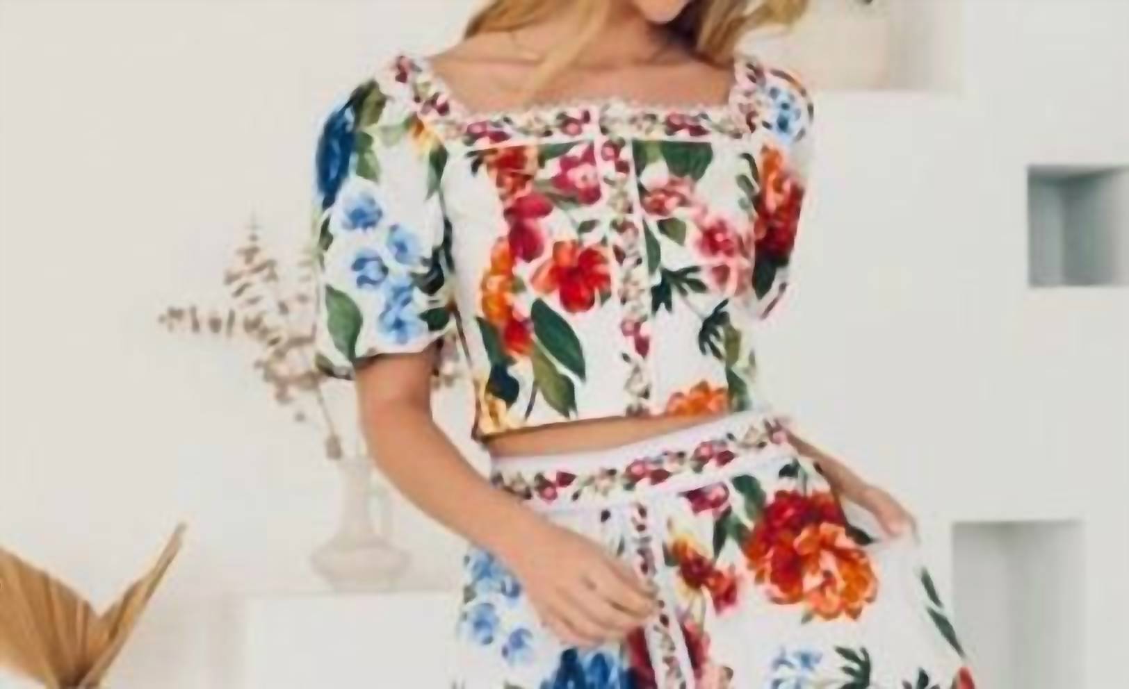 SKIES ARE BLUE Floral Border Puff Sleeve Crop Top in multi - women's shirt - view 5