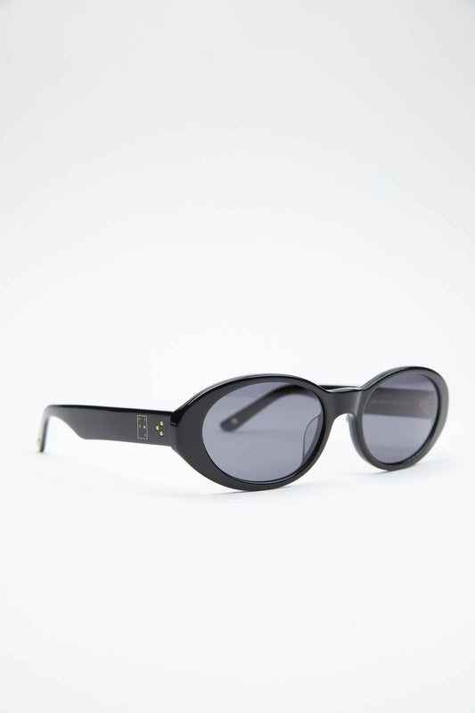 CAROLINE BK SUNGLASSES WITH CHAIN