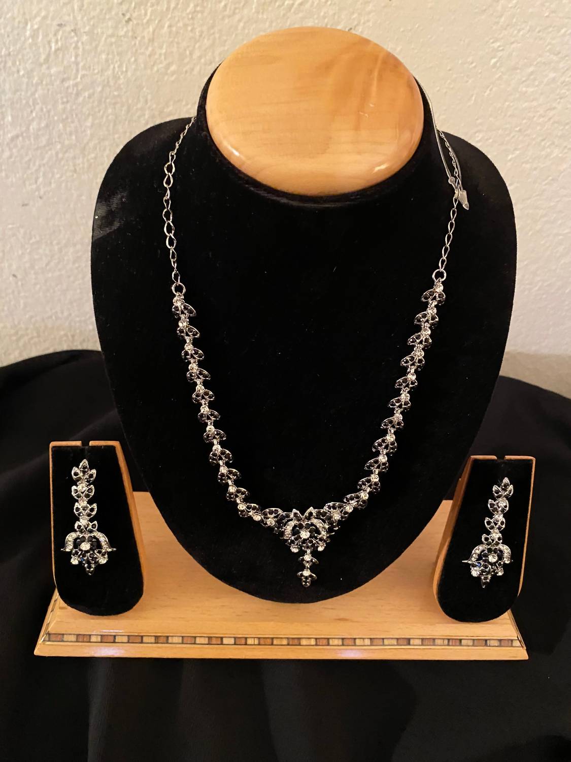 Donna Vinci - Women's J150 Necklace And Earrings Jewelry Set