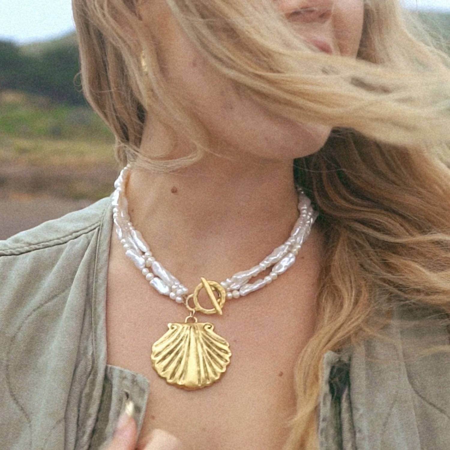 Sccollection - Women's Aqua Shell Necklace