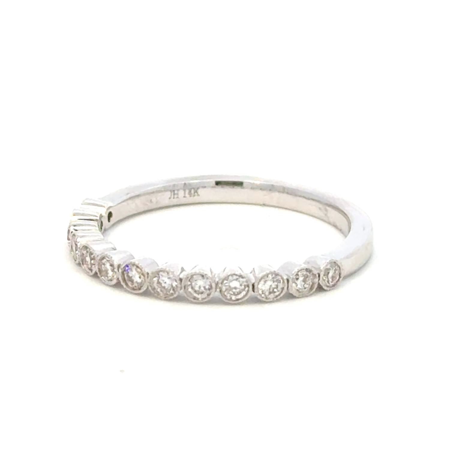 Aamiaa - 0.30 Carat Natural Diamond Round Brilliant And Baguette Band Ring