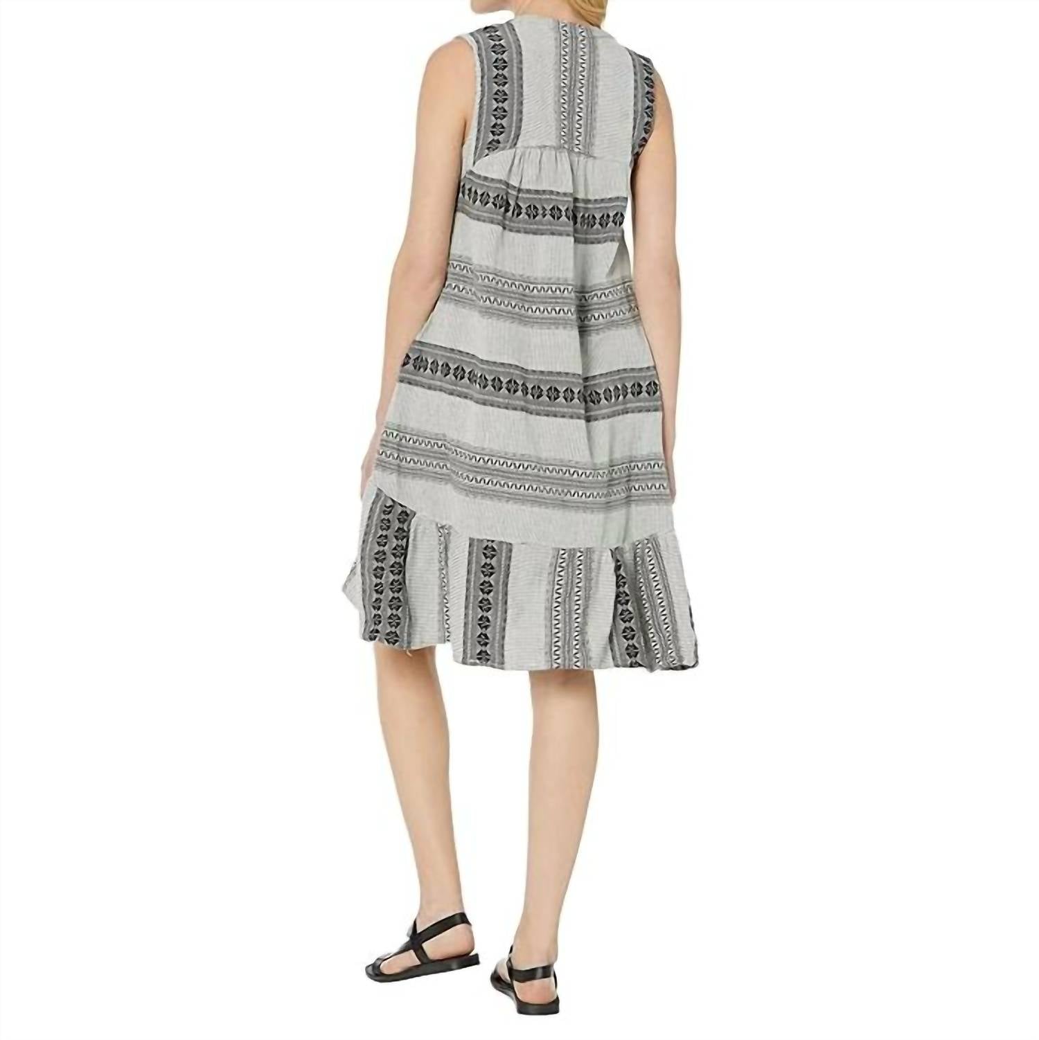 Dylan - Sleeveless Jacquard Dress