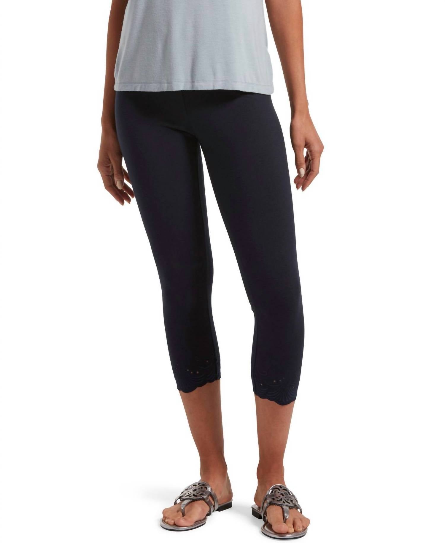 Hue - Play Embroidered Eyelet Hem Capri Pants
