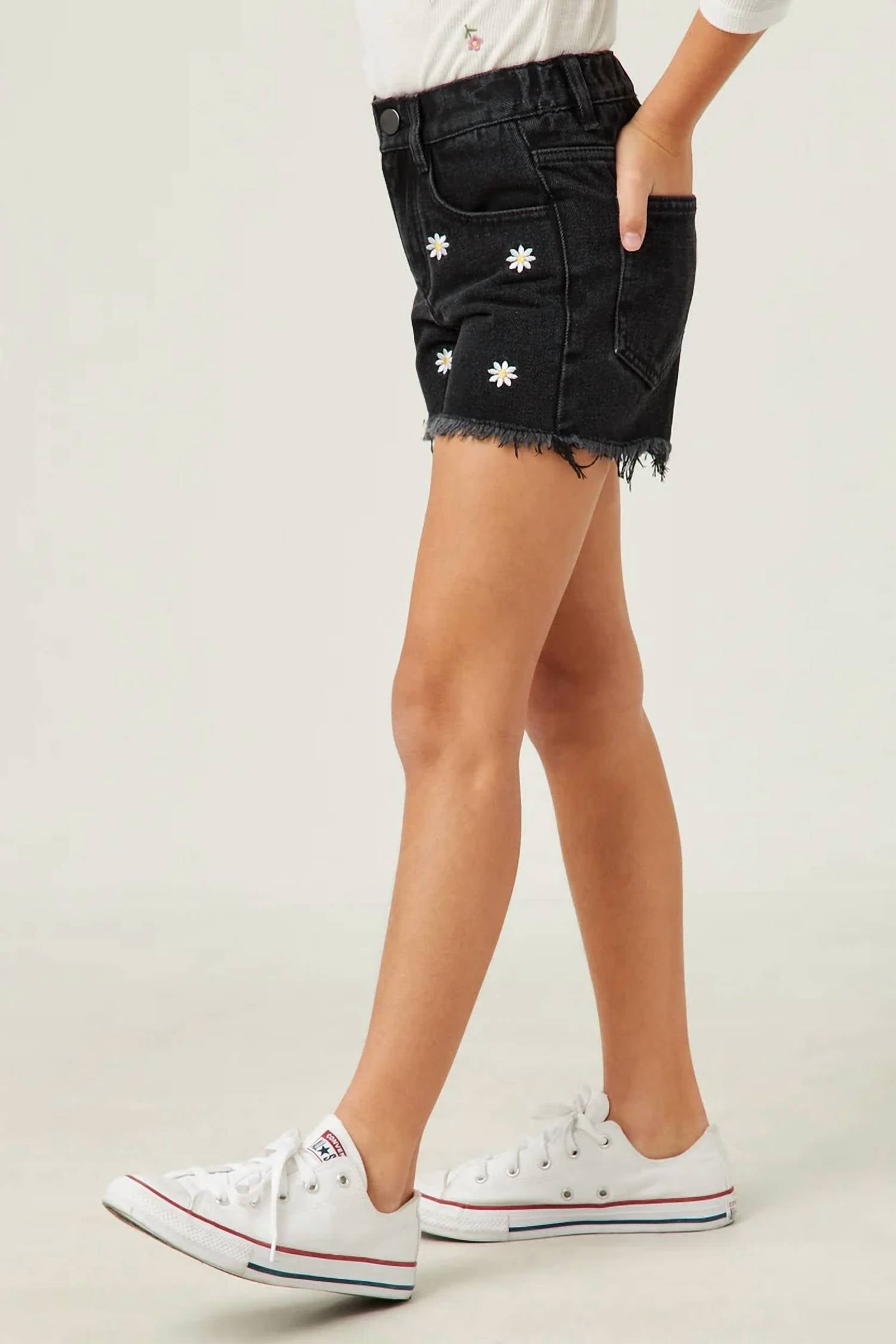 Hayden La - Floral Embroidered Shorts