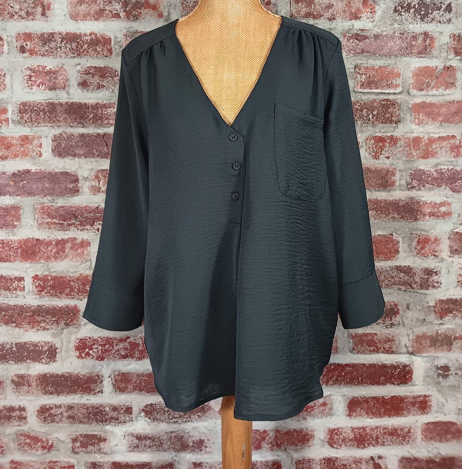 Keren Hart - Women's Long Sleeve V-neck Faux Button Blouse