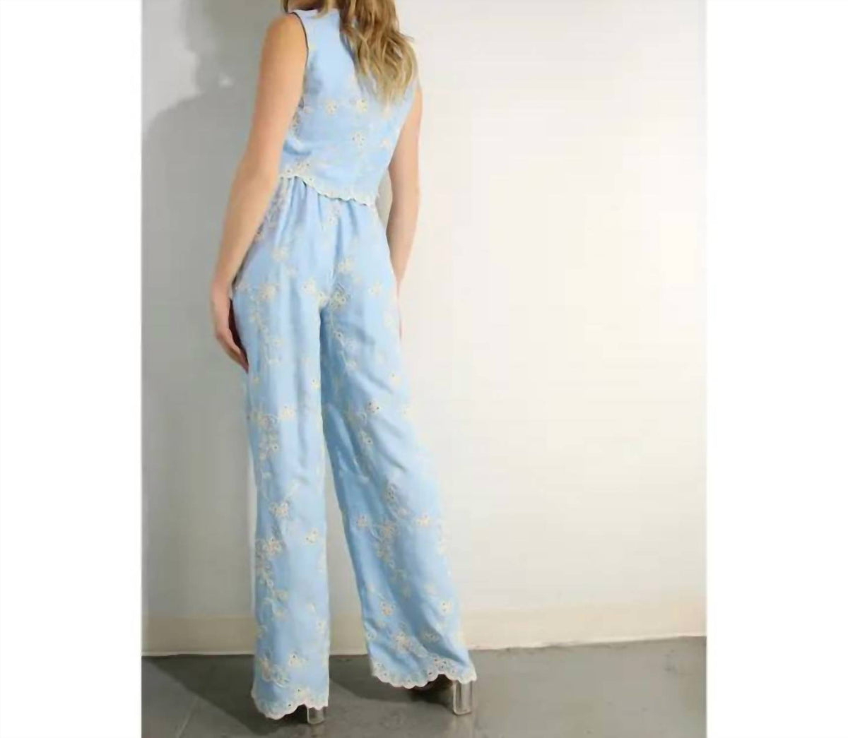 Mulla - Embroidered Crop Top