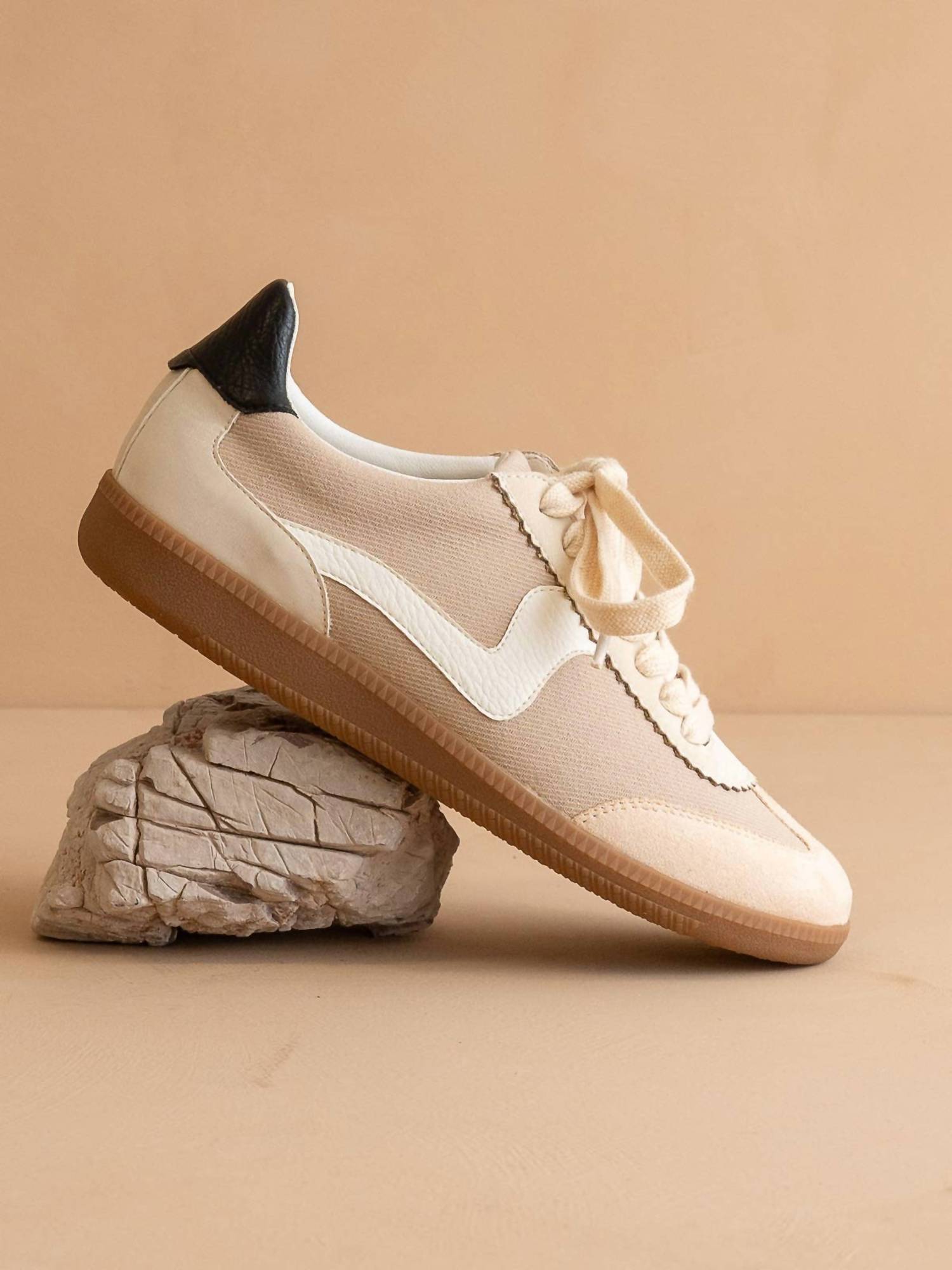 Oasis Society - Women's Kyla Classic Low Top Sneakers