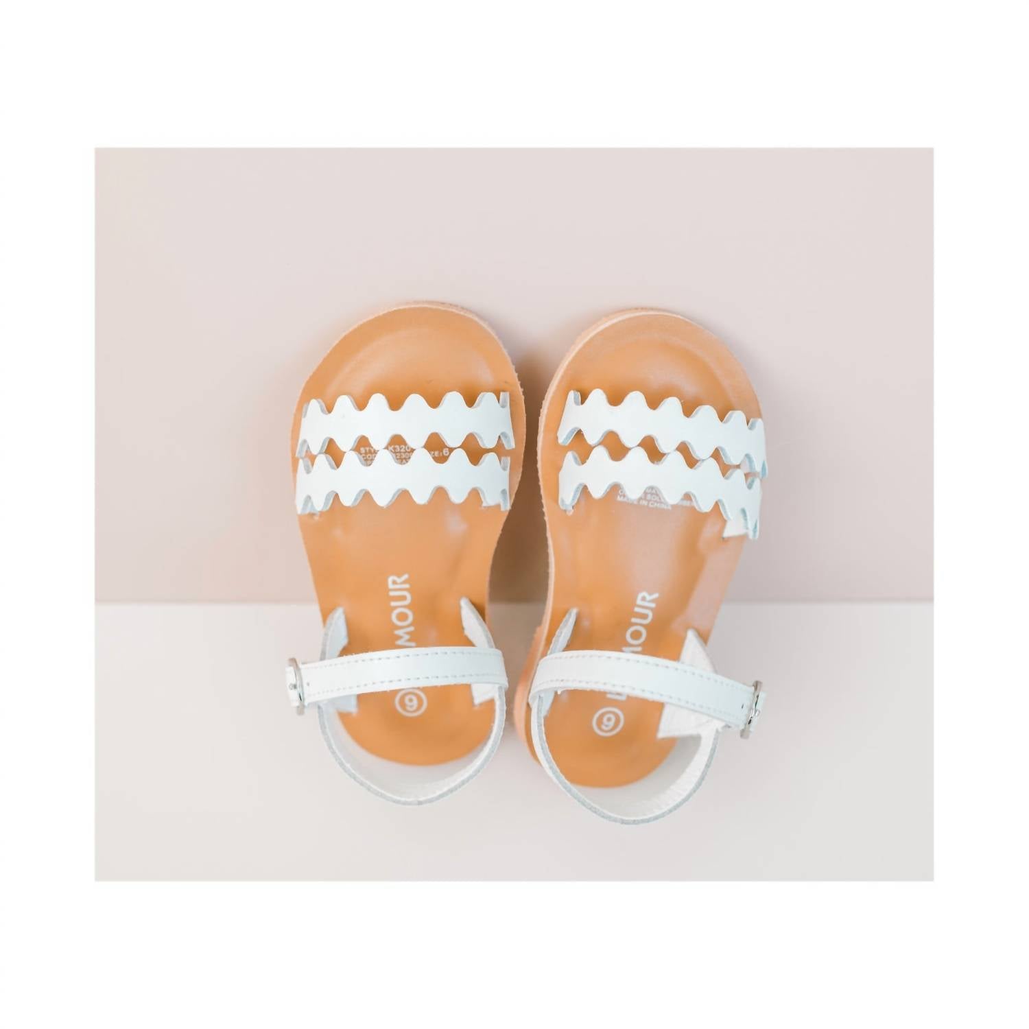 L'Amour - Girl's Eden Scalloped Sandals - Toddler