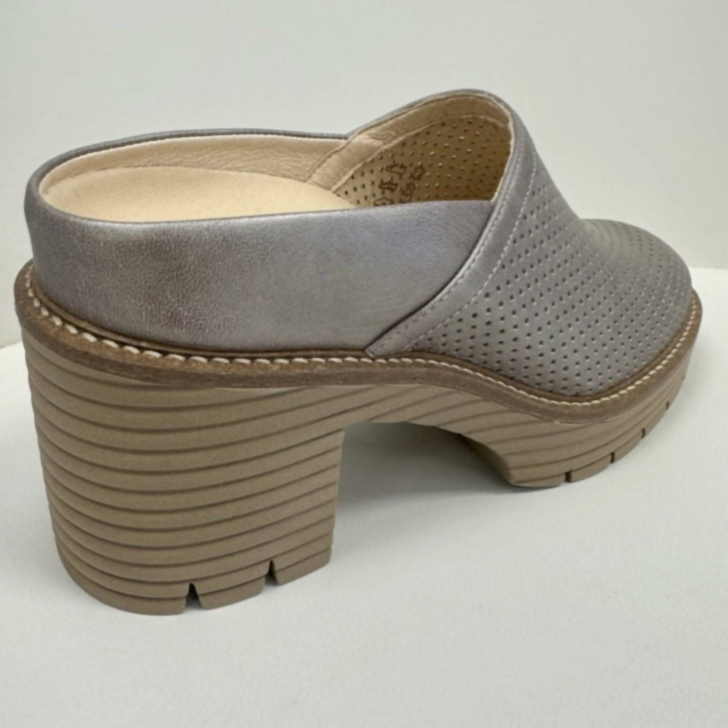 Softwaves - Women's Mansi Heeled Mule Clogs