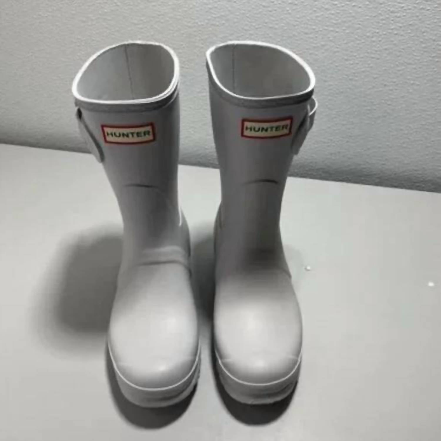 HUNTER Women's Originals Short Slip On Rubber Rain Boots in grey white - women's shoe - detail view