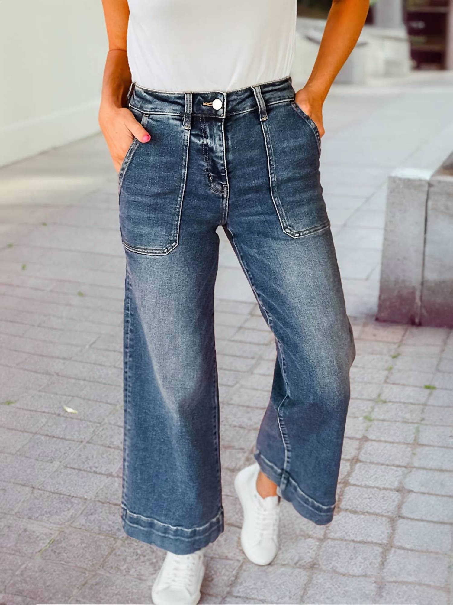 1 The Woman - Cropped Loose Straight Medium Wash Jeans With Pockets