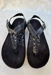 Aetrex Women's Harper Sandal in black - women's sandal - detail view