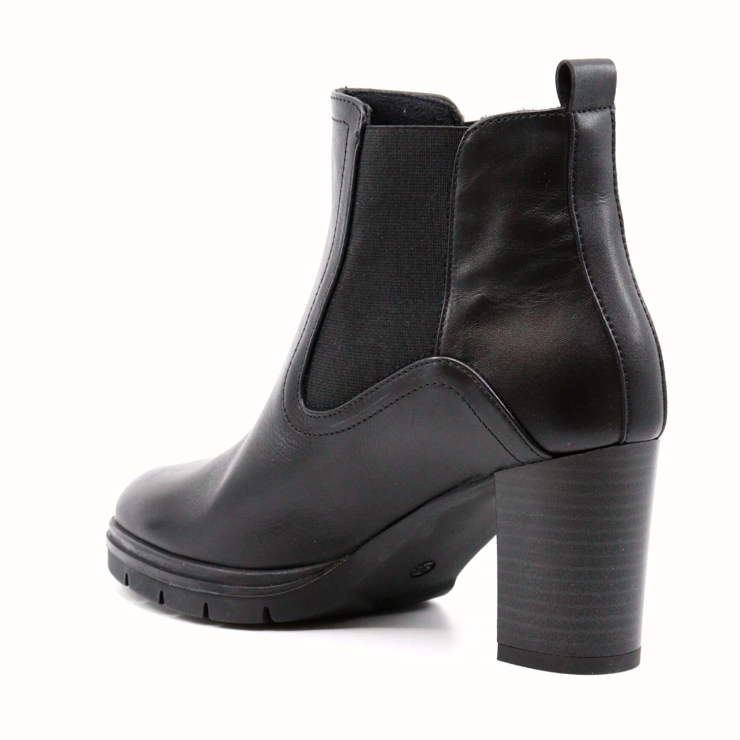 RUBY LEATHER ANKLE BOOTIE