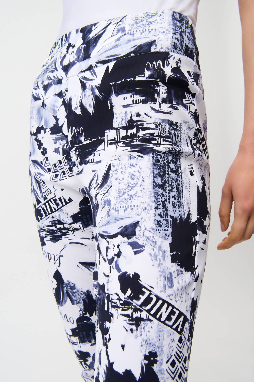 Joseph Ribkoff - Conversational Print Crop Pull-on Pants