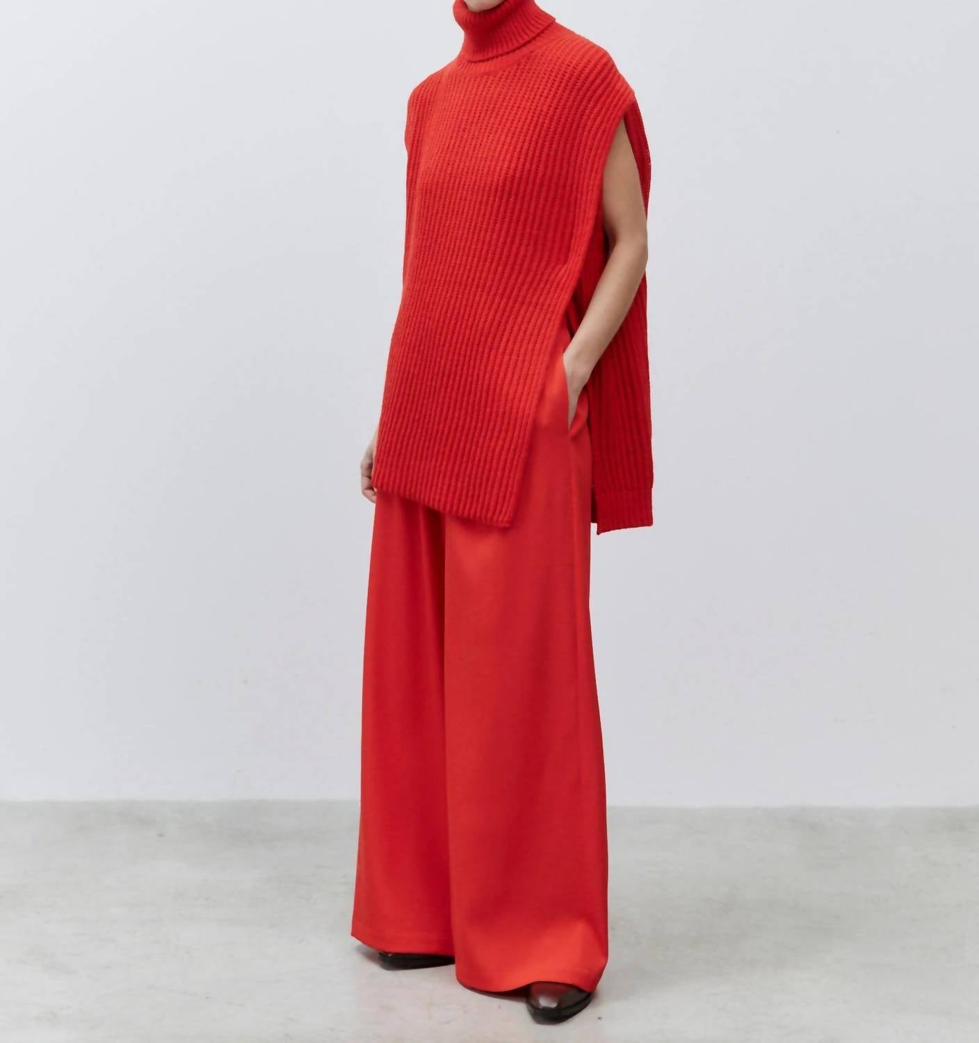 Alysi - SLEEVELESS TURTLENECK