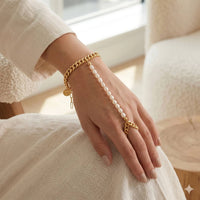 Eklexic - Women's Pearl & Curb Chain Hand Chain Bracelet