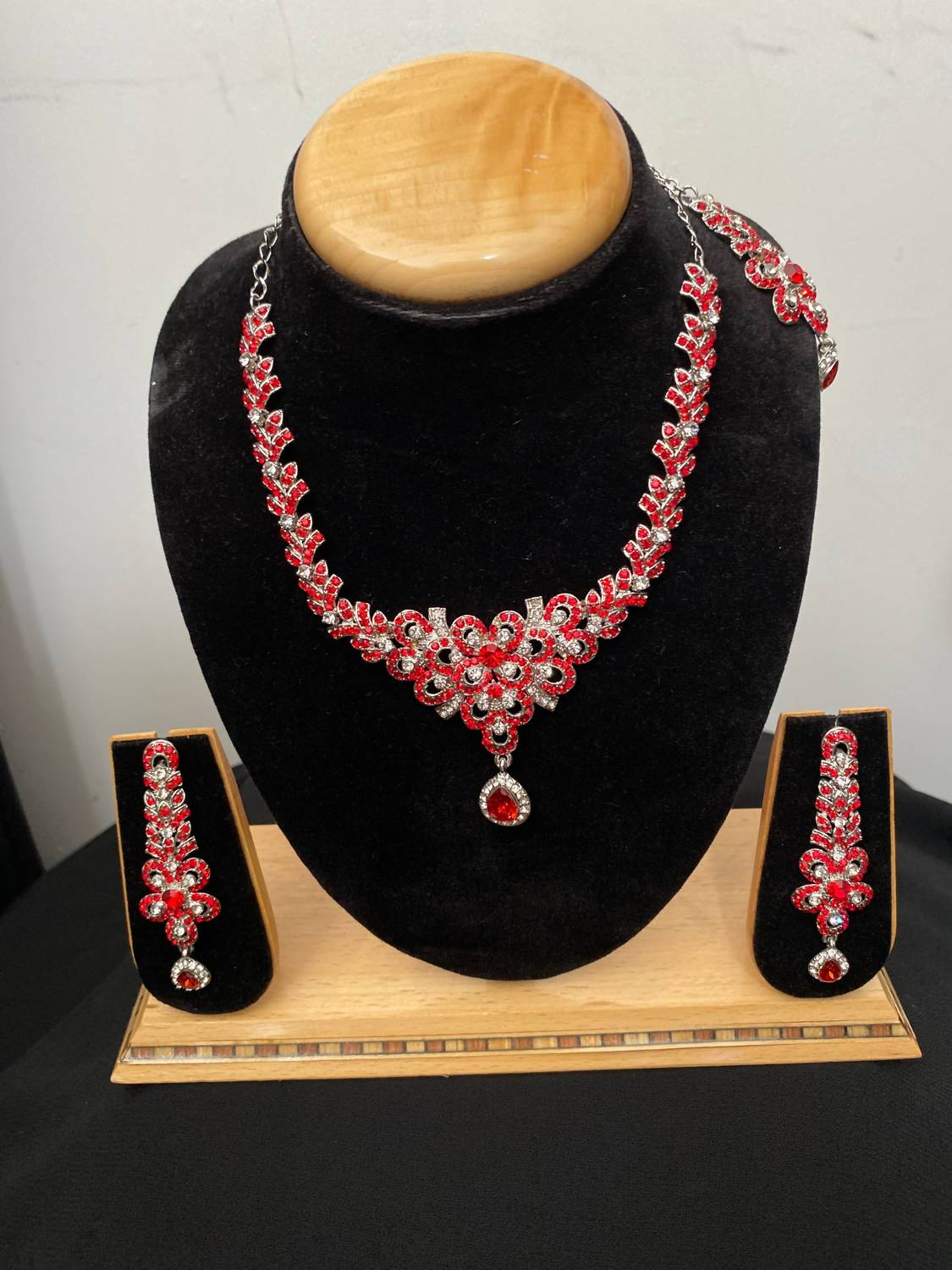 Donna Vinci - Women's J108 Necklace And Earrings Jewelry Set