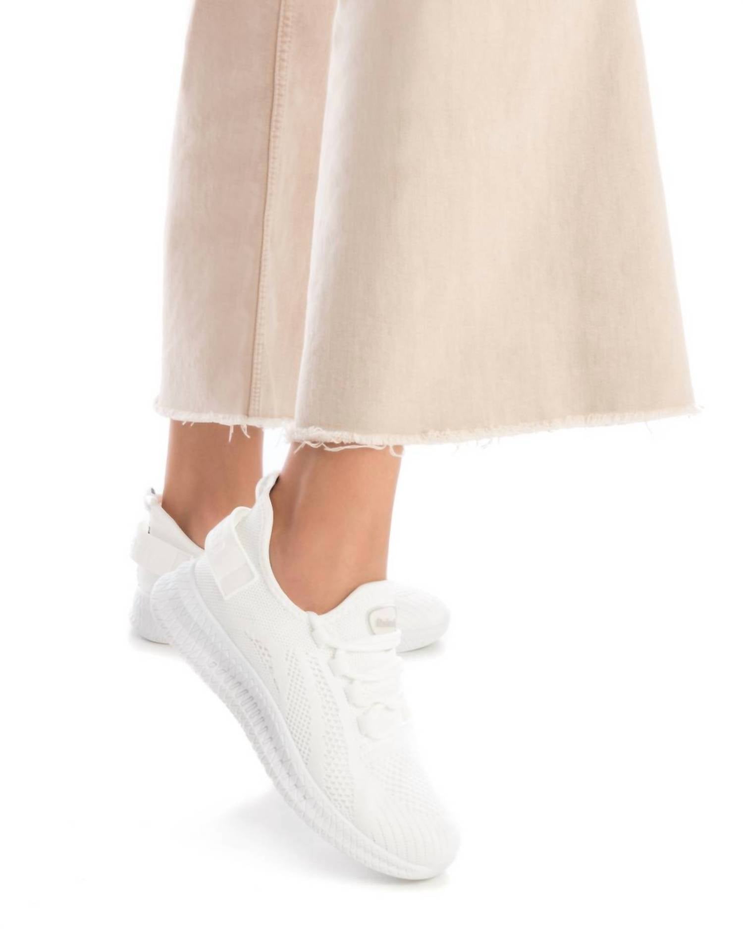 Xti - Women's 17160803 Refresh Sneaker