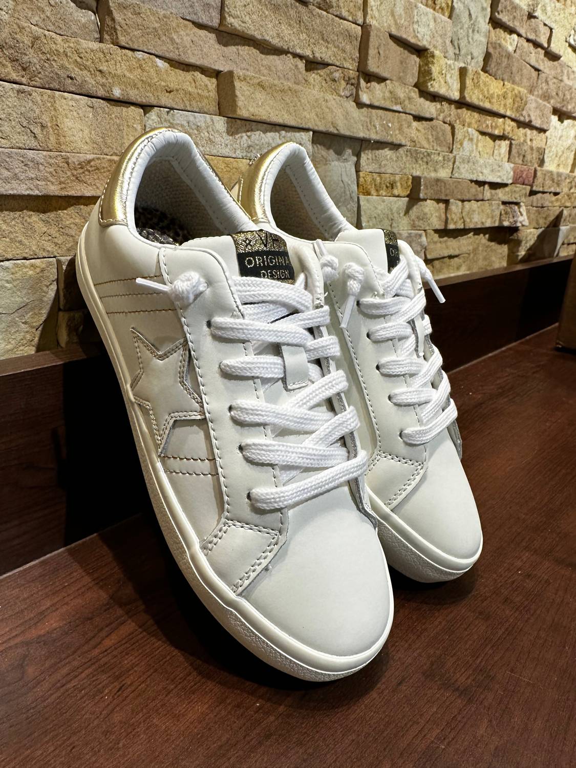 Vintage Havana - Women's Striped Low Top Sneaker
