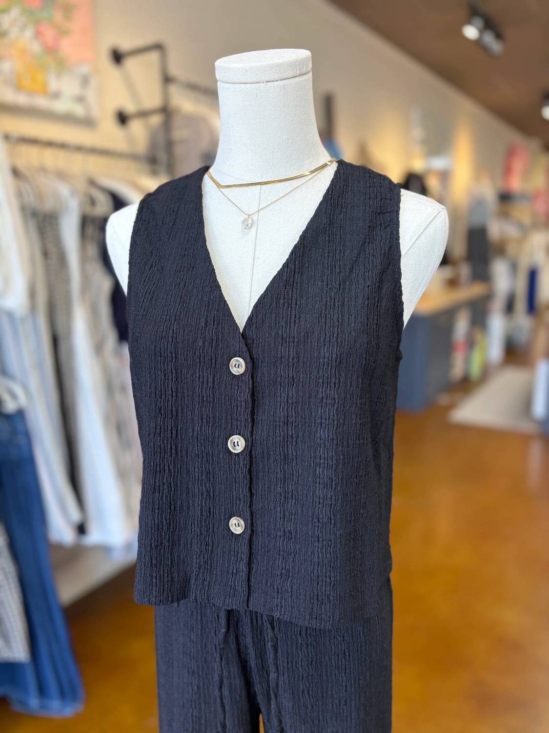 Kld. Signature - Women's Textured Button Front Vest