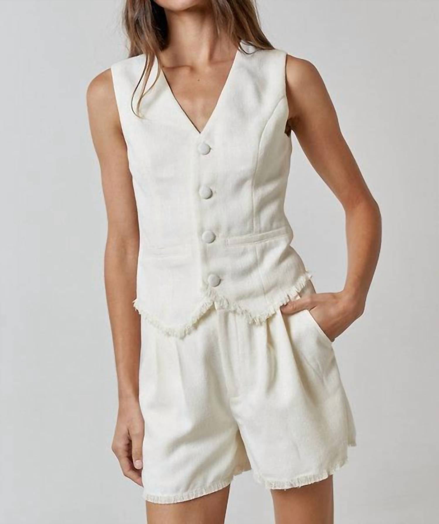 Lalavon - Effortless Chic Frayed Hem Linen Shorts