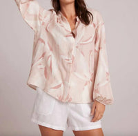 Bella Dahl Long Sleeve Shirred Raglan Shirt in fresco floral print - women's blouse