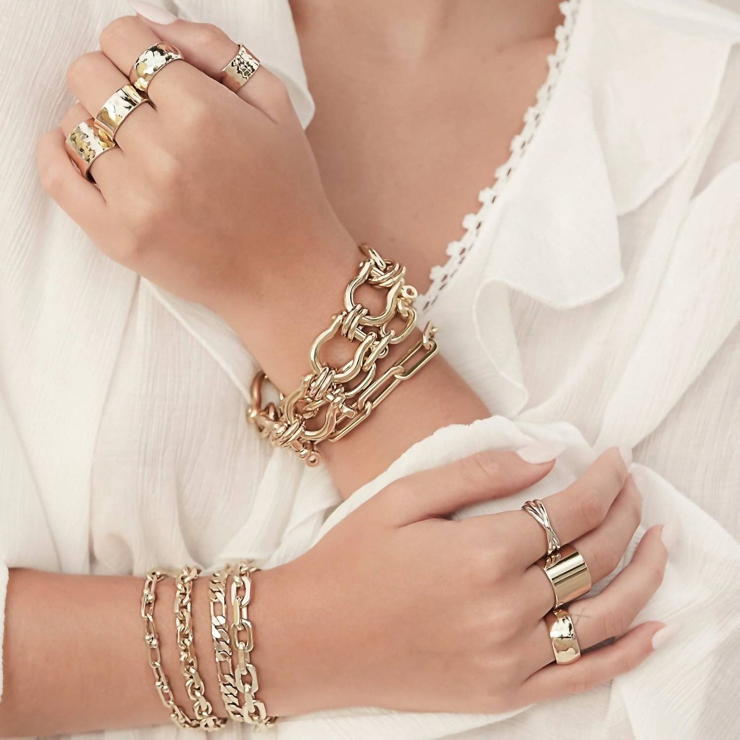 Eklexic - Women's Hammered Domed Ring