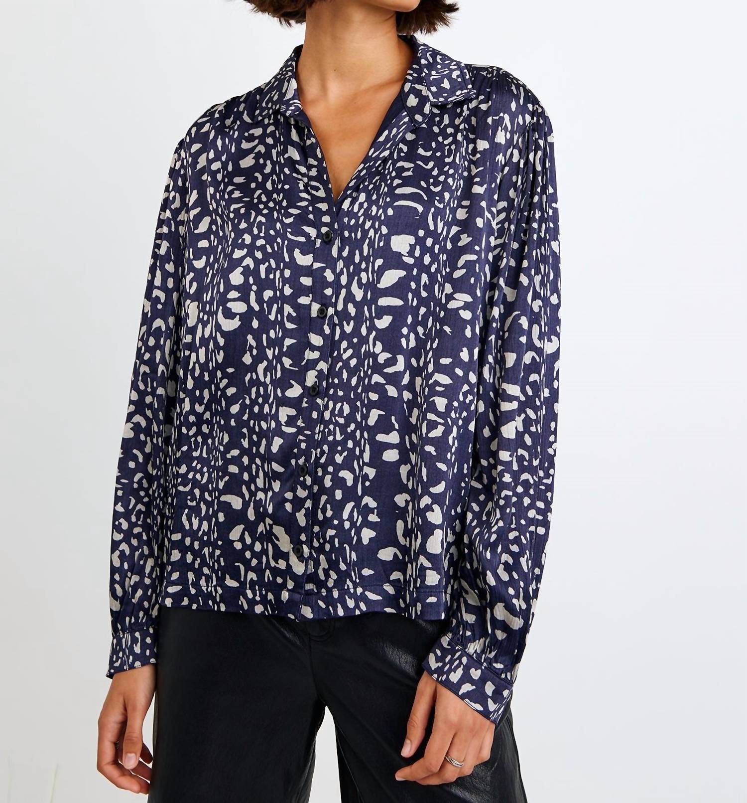 Bella Dahl - Long Sleeve Shirred Shoulder Button Down