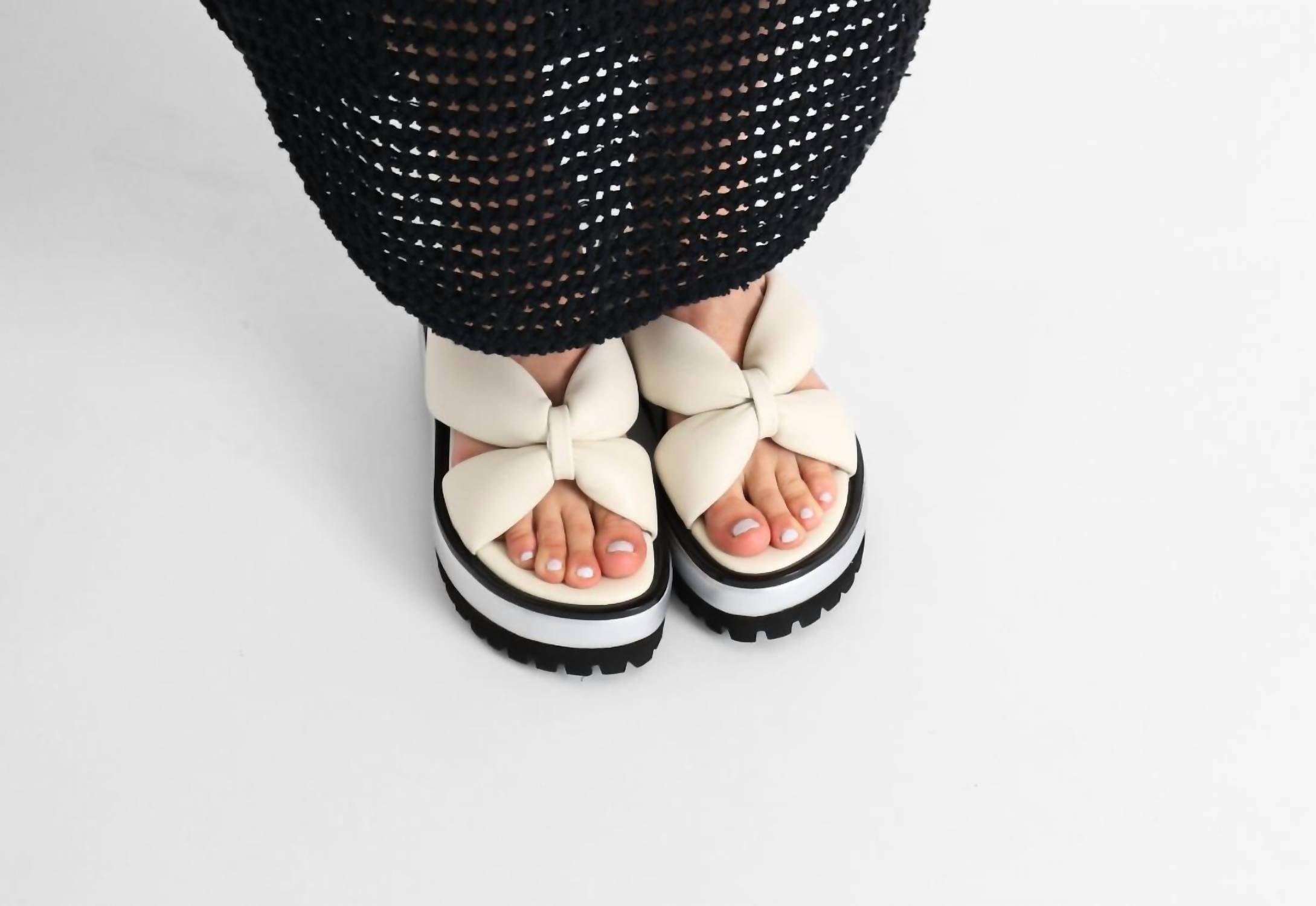All Black - Geisha Women's Platform Sandals