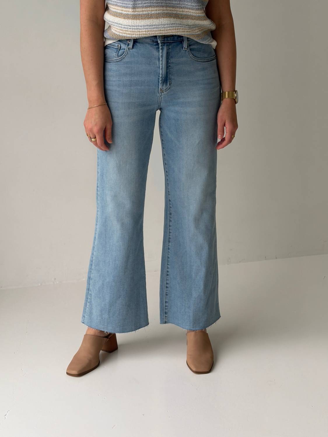 DEAR JOHN DENIM Fiona High-rise Wide Leg Jeans in mirny - women's jeans - detail view