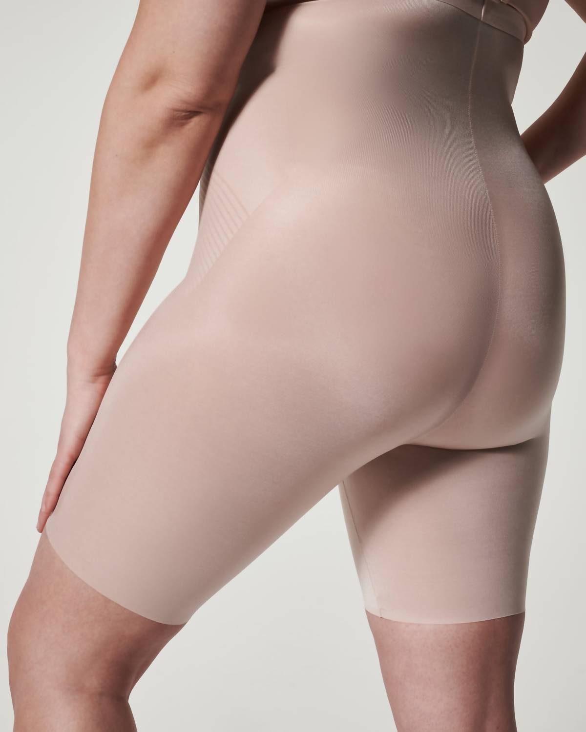 Spanx - Invisible Shaping High Waisted Mid Thigh Short