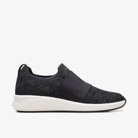Clarks - Women's Un Rio Knit Slip On Sneakers