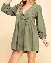 Veveret - Flirty Pleated Romper
