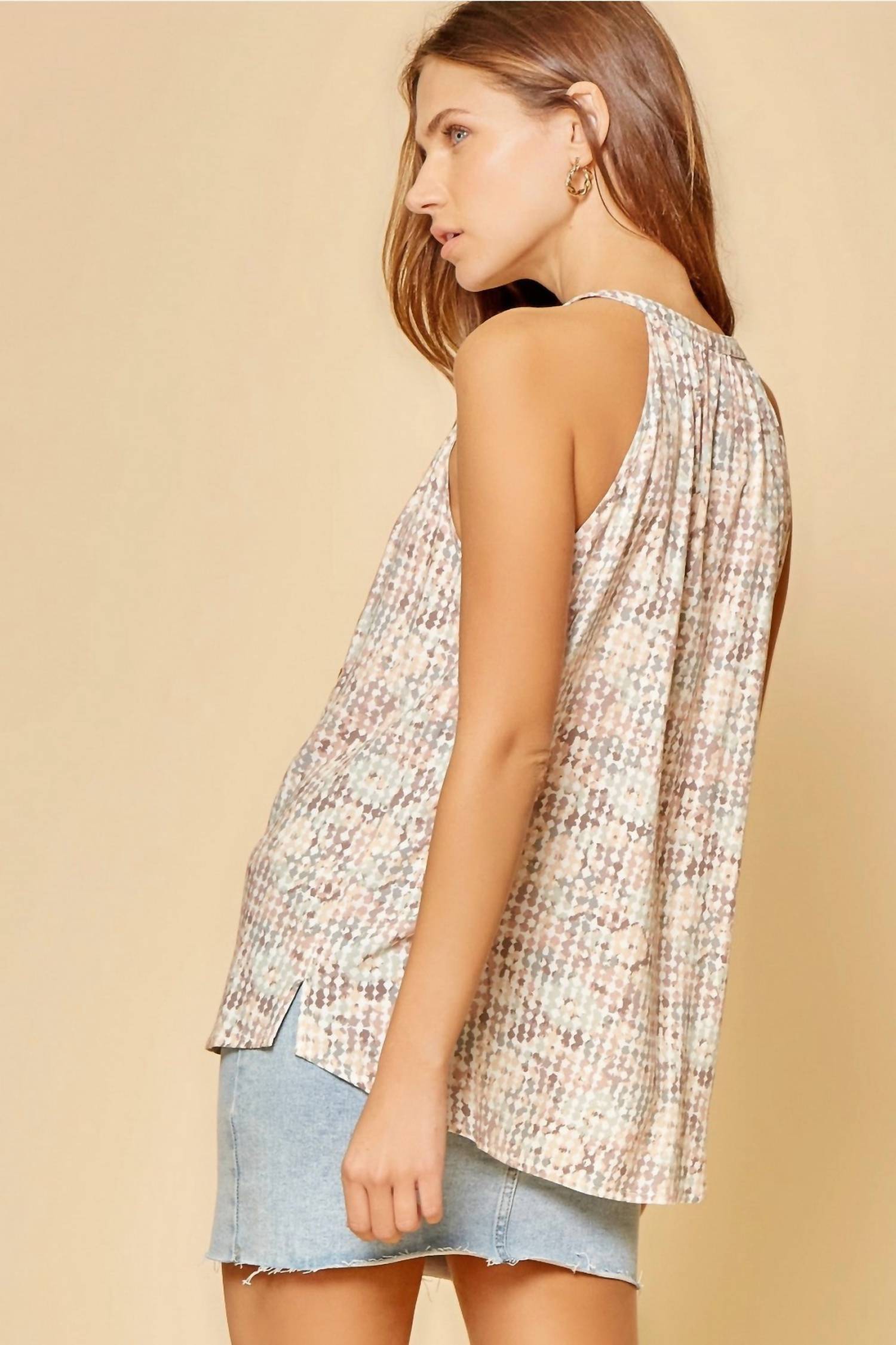 Andree By Unit - Floral Embroidered Sleeveless Top