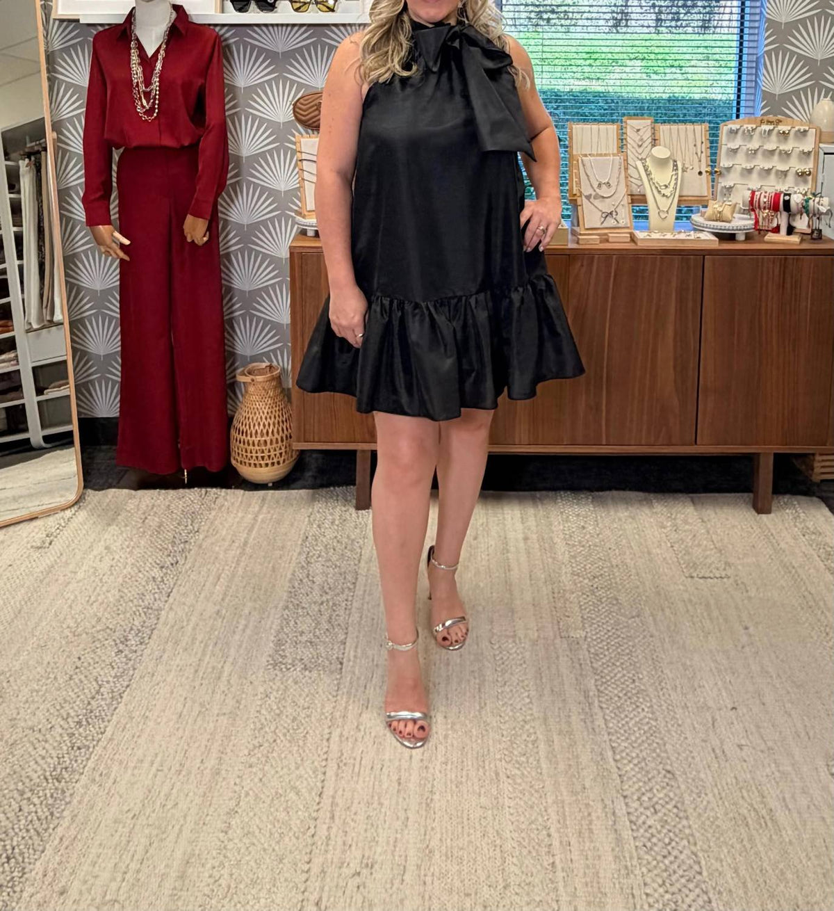 Aakaa - Sleeveless Tie Front Neck Mini Dress