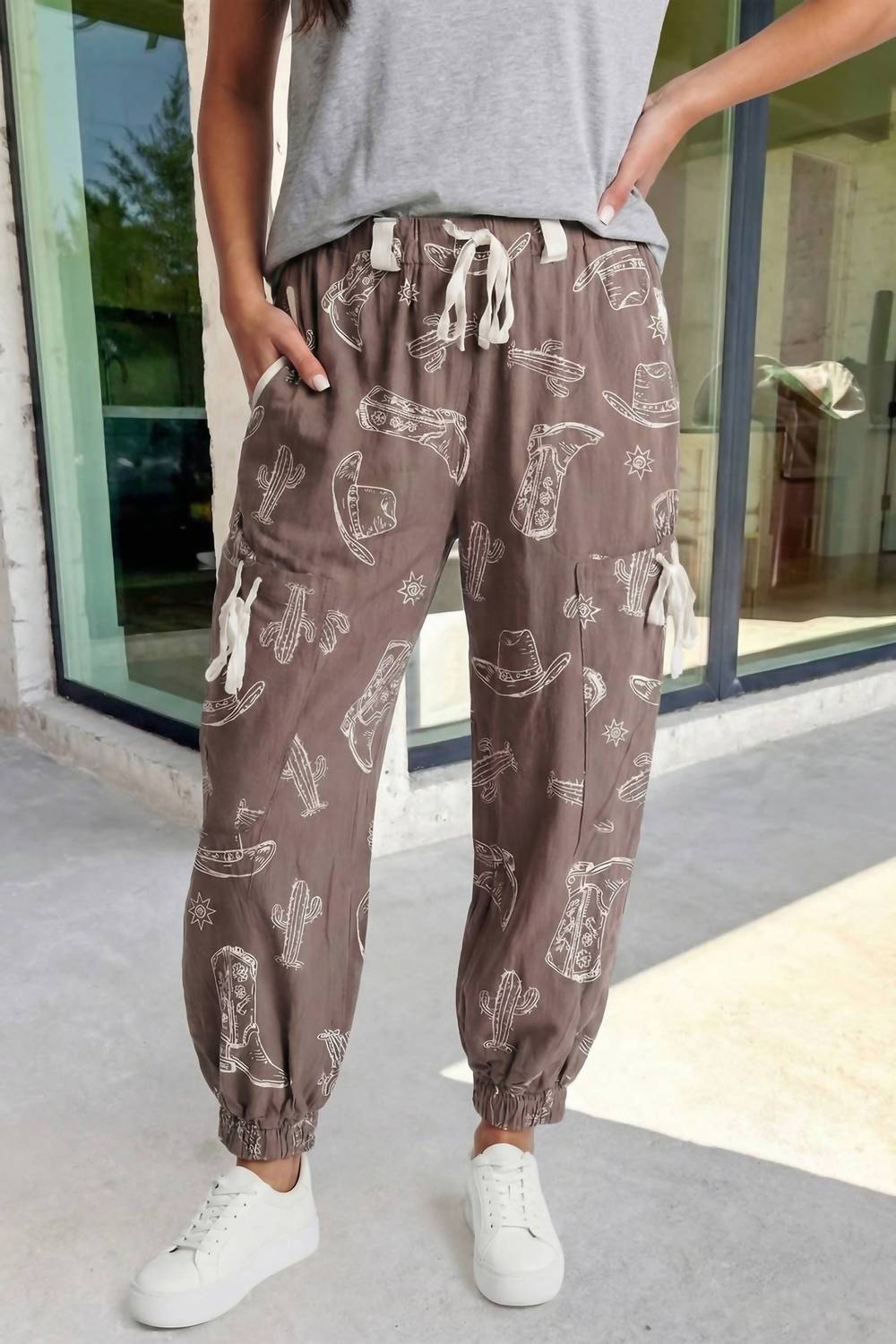 Aapparella - Women's Western Print Drawstring Jogger Pants