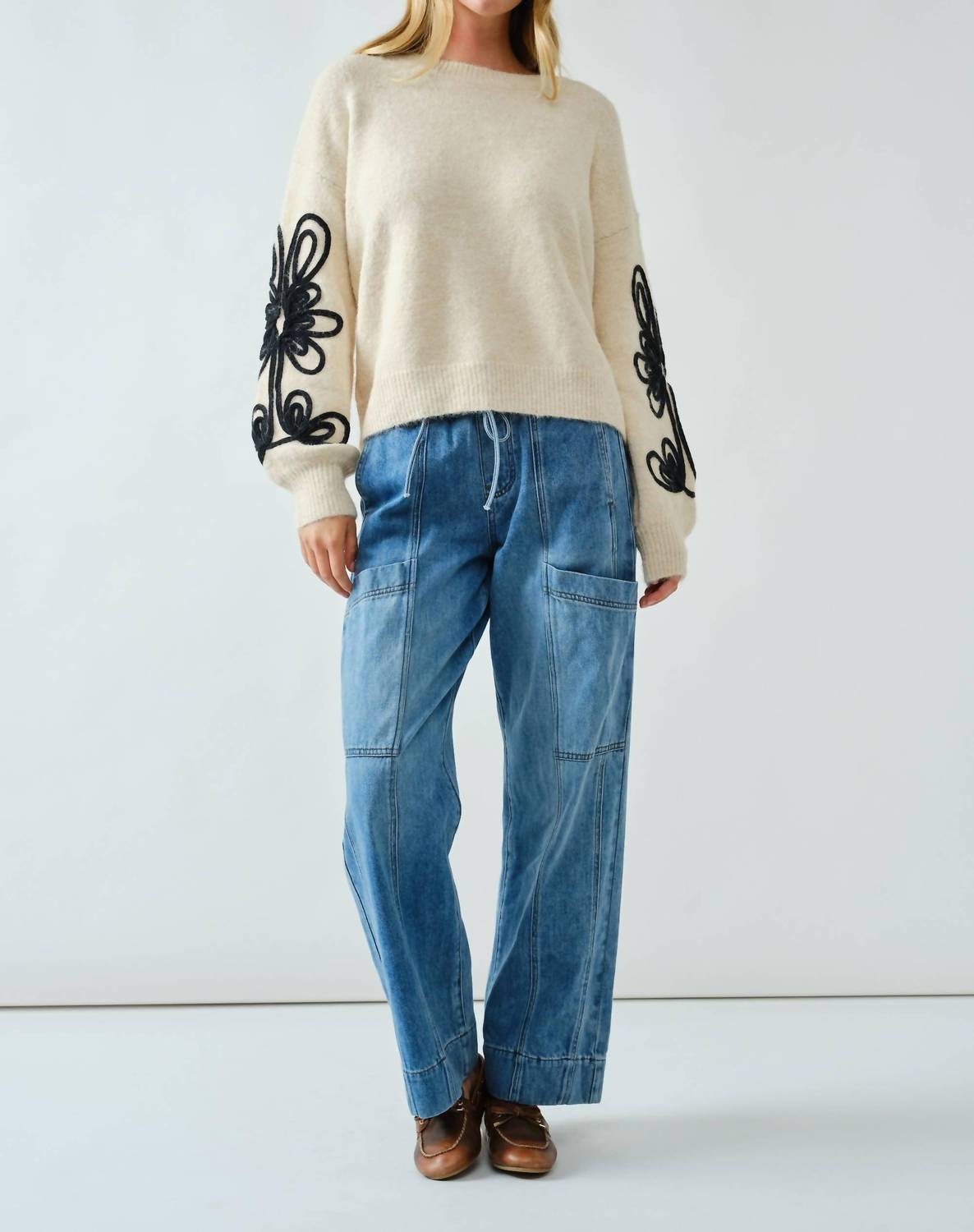 Aaron & Amber - EMBROIDERED DETAIL PULLOVER SWEATER TOP